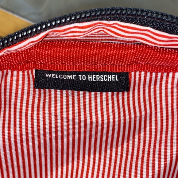 Herschel Supply Co. Gray Crossbody Sling Bag with Logo Patch Travel Chest Bag - Picture 7 of 10